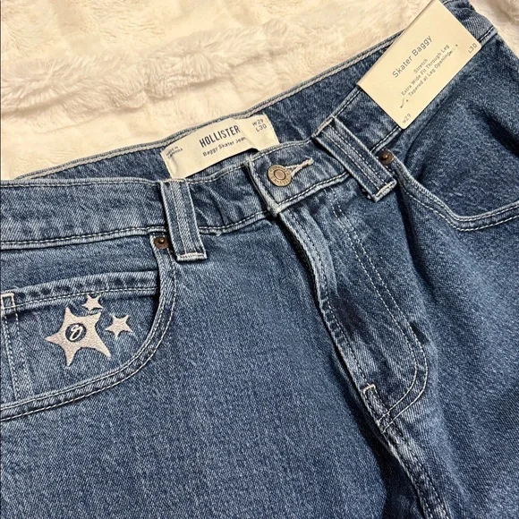 Hollister Indigo Star-Embellished Jeans - Picture 3 of 6